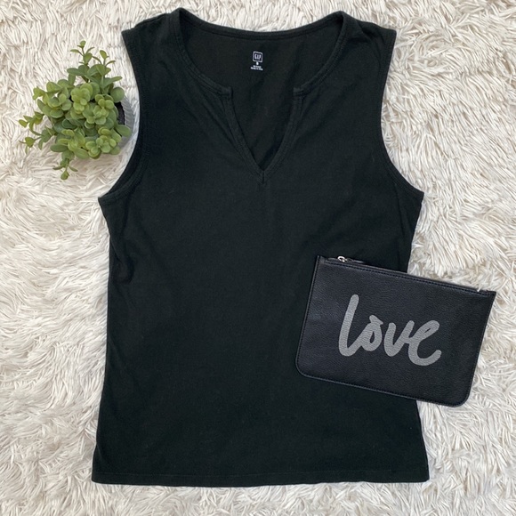 Gap Split Neck Tank Top 💗 Black - Picture 3 of 10